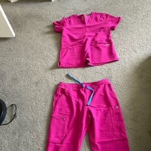 Pink Figs like new scrub top and straight leg bottom